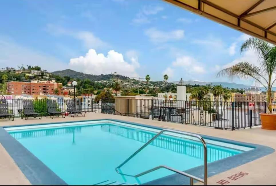 Apartment Snazzy 1bed With Rooftop Pool And Hollywood Sign View *
