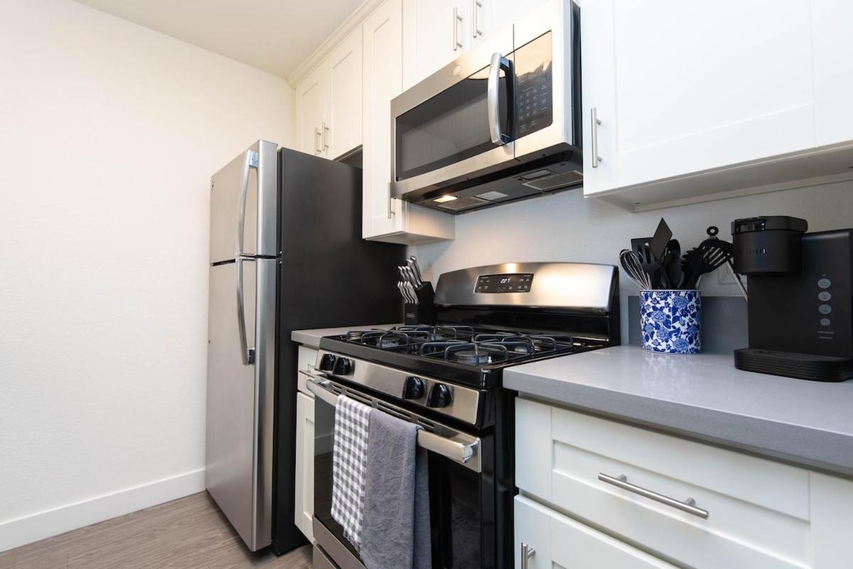 Apartment Snazzy 1bed With Rooftop Pool And Hollywood Sign View Los Angeles